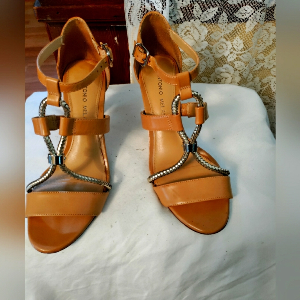 Antonio Melani Tan Heels with Elegant Metallic T-Strap Design. Size 7M. Pre-own.